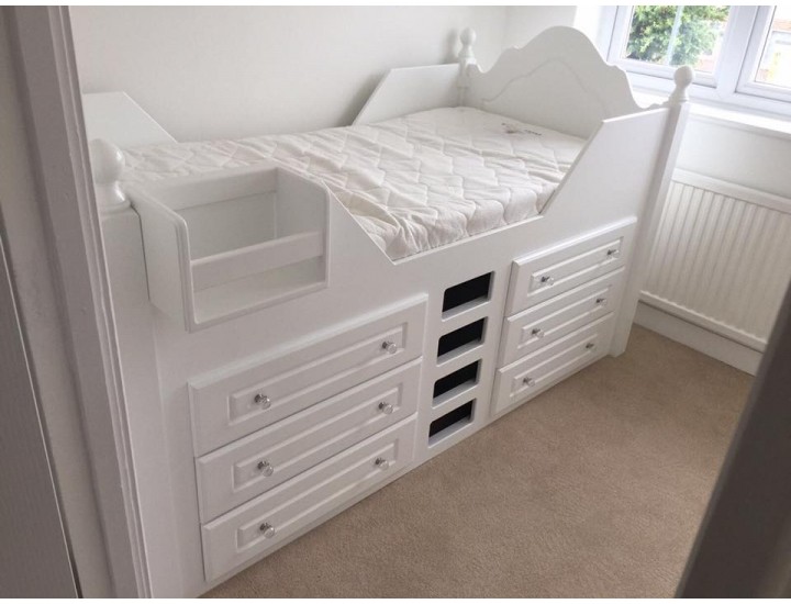 Cabin Bed With Posts & Crystal Knobs 6 Drawers